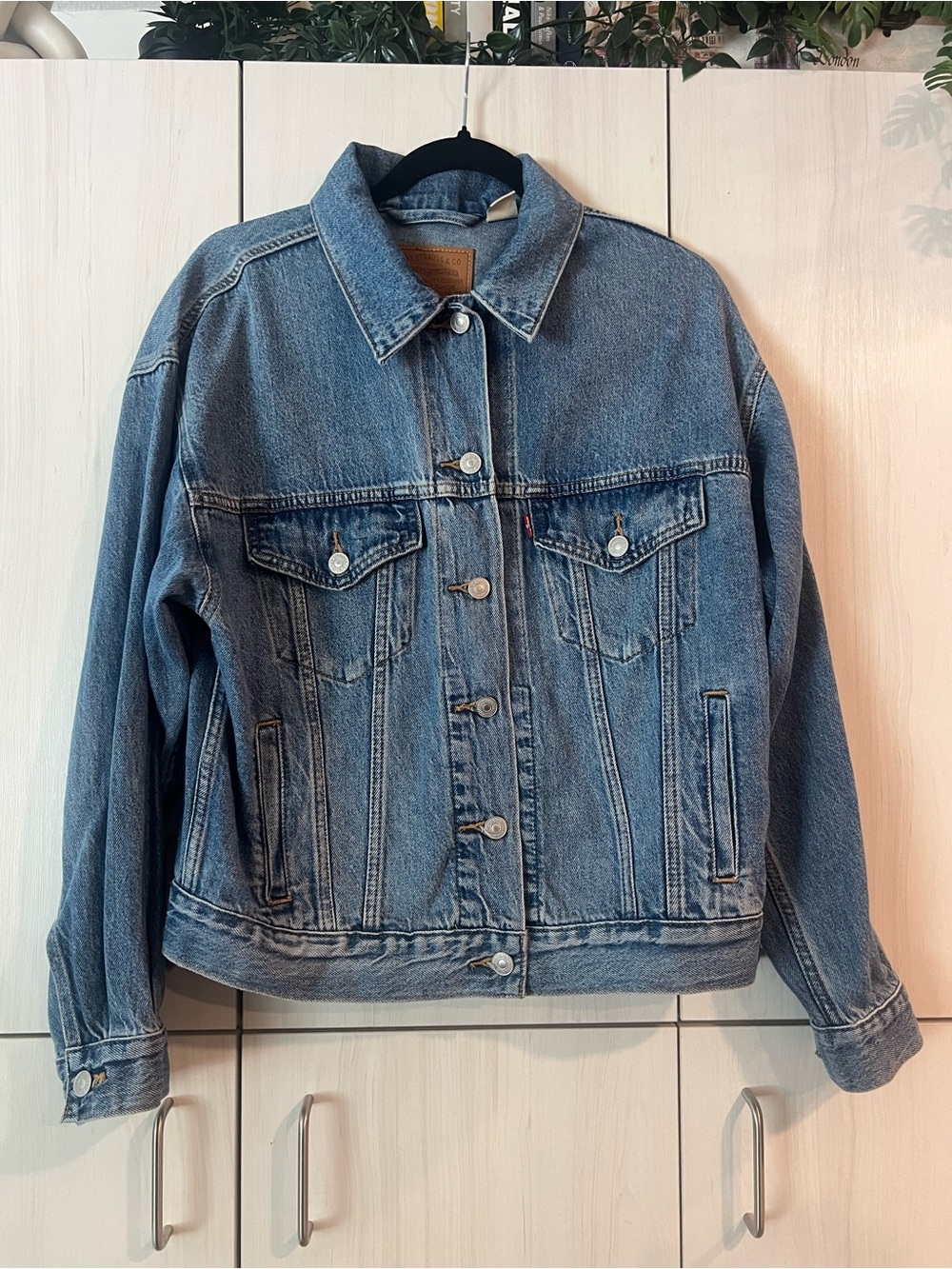 Levi's Light Blue Denim Trucker Jacket - Picture 2 of 2